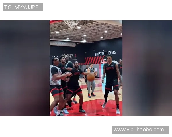 火箭全员积极备战快船训练照曝光KD专注状态引人关注