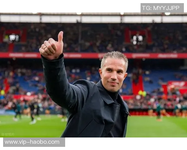 范佩西坚决不辞职回应球队落后埃因霍温17分管理层态度需进一步沟通