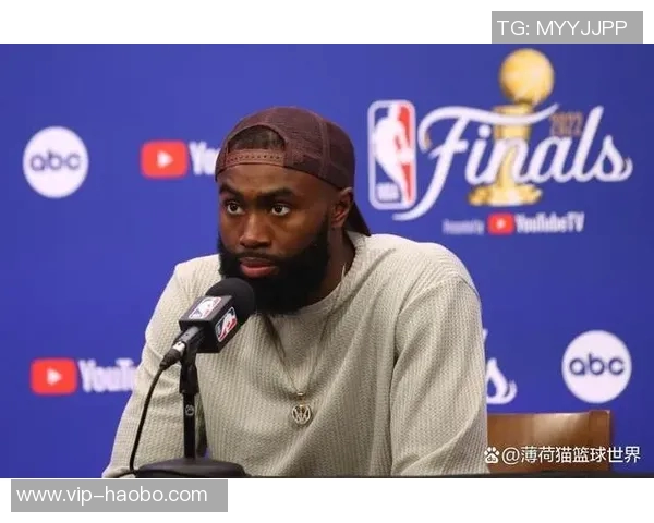 杰伦布朗表现平平21投仅中7球收获23分11篮板3盖帽三分球命中率低迷