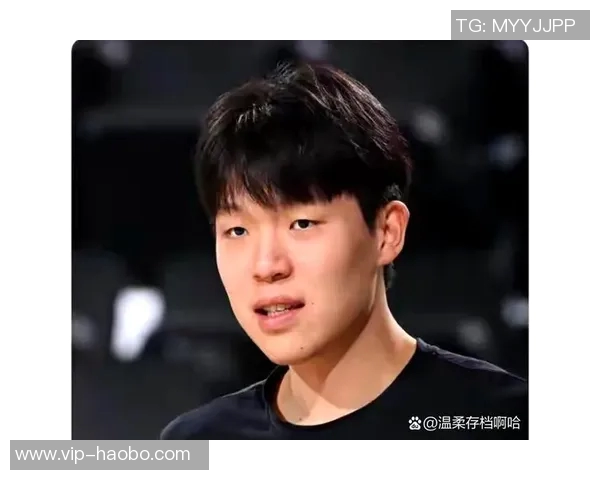 杨瀚森的发型之争：剃掉锅盖头选择寸头或光头更显魅力